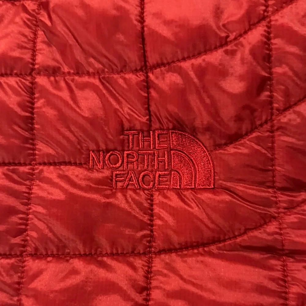 Mens The North Face Thermoball jacket w/hood, size M - Picture 2 of 3